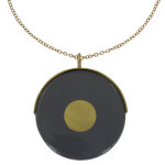 Collier sautoir chaine et point laiton cible en verre noir Collier sautoir chaine et point laiton cible en verre noir