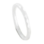 Les poulettes bijoux - bague anneau de c�ramique blanche facett�e - 2mm - taille 54