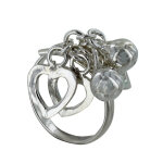 Les poulettes bijoux - bague argent breloques coeurs et billes - taille 52