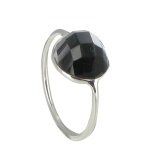 Les poulettes bijoux - bague argent grande demi - sph�re facett�e d'onyx noir - taille