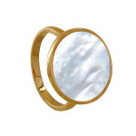 Les poulettes bijoux - bague plaqu� or rond de nacre ivoire lisse - taille 60