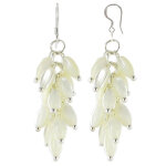 Les poulettes bijoux - boucles d'oreilles argent et grappe de nacre