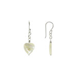 Les poulettes bijoux - boucles d'oreilles coeurs de nacre beige