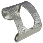 Les poulettes bijoux - bracelet argent manchette plate martel�e evid�e