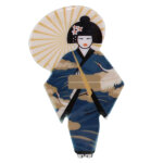 Les poulettes bijoux - broche c�ramique geisha et ombrelle