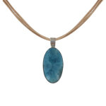 Les poulettes bijoux collier 6 fils de cuir marron clair et pendentif oval de larimar