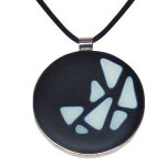 Les poulettes bijoux - collier argent pendentif p�te de verre crat�re noir et blanc
