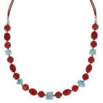 Les poulettes bijoux - collier cordon en cuir rouge boutons en bambou corail et p�pi