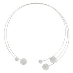 Les poulettes bijoux collier ras de cou torque m�tal cinq galets de c�ramique - blanc