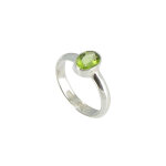 Les poulettes bijoux - v bague argent 925 et p�ridot oval - taille 50