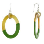 Les poulettes bijoux - v boucles d'oreilles anneaux en corne et r�sine verte