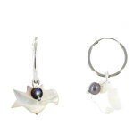 Les poulettes bijoux - v boucles d'oreilles cr�ole argent et oiseaux nacre ivoire pe