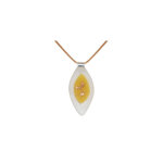 Les poulettes bijoux - v pendentif calisson p�te de verre dor�e et blanche