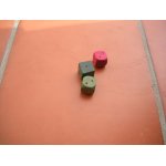 3 petits dés en bois pour jeux de société 1cm 3 petits dés en bois pour jeux de société 1cm