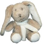 Doudou lapin assis. gris beige. echarpe blanche. grain de ble. 16 cm