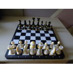 Echiquier - pions dor� et noire et blanc