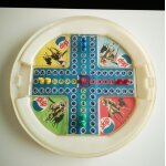Jeu de dada (jeu de petits chevaux) cadeau couvercle baril lessive skip. Jeu de dada (jeu de petits chevaux) cadeau couvercle baril lessive skip.