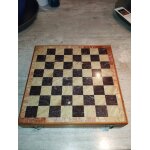 Jeux d'checs en pierre avec toutes les pices sculptes a l'intrieur