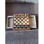 Jeu d�echecs de voyage en marqueterie