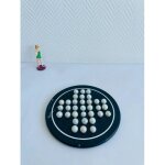 Jeu de solitaire en marbre et billes en verre blanches nacr�es