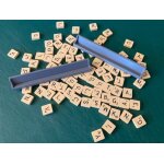 Lettres et chevalets scrabble