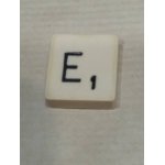 Lettres de scrabble - e plastique beige