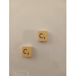 Lot de 2 lettres  ; c ; scrabble vintage