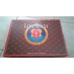 Love - trivia, baiser rouge et carr� blanc
