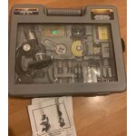 Mallette, microscope, sciences il faut mettre deux piles en dessous du microscope pour que la lampe fonctionne ...