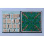 Scrabble de voyage avec le plateau de rangement