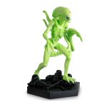 The alien & predator figurine collection 1 / 16 vision xenomorph (alien vs. predator) gitd 14 cm