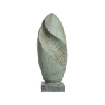 Statue allonge en fibre d'argile vert antique -  30, 5 x h 79 cm