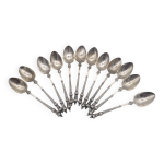 12 cuillères à café dessert en argent poinçons minerve et orfèvre 12, 5 cm . 12 cuillères à café dessert en argent poinçons minerve et orfèvre 12, 5 cm .