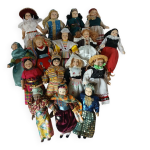 16 poup�es de collection en porcelaine