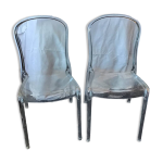 2 chaises en plexiglass transparent