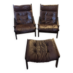 2 fauteuils hunter et 1 pouf par torbjørn afdal pour bruksbo 2 fauteuils hunter et 1 pouf par torbjørn afdal pour bruksbo