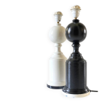 2 grands pieds de lampes noir et blanc bois tourn� vintage