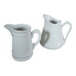 2 petits pichets en porcelaine blanche 2 petits pichets en porcelaine blanche