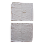 Un lot de 2 serviettes de table lin blanc monogrammes g d Un lot de 2 serviettes de table lin blanc monogrammes g d
