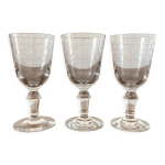 3 verres  pied  vin blanc en verre grav du 19eme