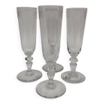 4 flutes à champagne en cristal de baccarat, début du xx ème siècle. 4 flutes à champagne en cristal de baccarat, début du xx ème siècle.