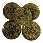 5 assiettes a hu�tres en barbotine verte