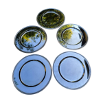 5 assiettes de pr�sentation en m�tal argent�