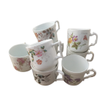 8 tasses anciennes porcelaines d�pareill�es