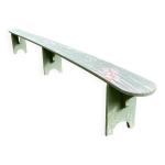 Ancien banc de ferme courbé en bois Ancien banc de ferme courbé en bois