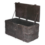 Ancien coffre bois avec ferrures, coffre de corsaire, coffre de rangement
