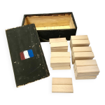 Ancien jeu de construction en bois dans sa mallette de transport - 52 pices