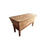 Ancien pétrin français coffre de rangement en bois de platane du xixe siècle de la région de la loire ... Ancien pétrin français coffre de rangement en bois de platane du xixe siècle de la région de la loire ...