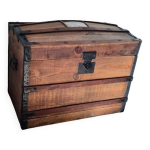 Ancienne malle de voyage bomb�e