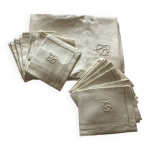 Ancienne nappe et 12 serviettes damassées Ancienne nappe et 12 serviettes damassées